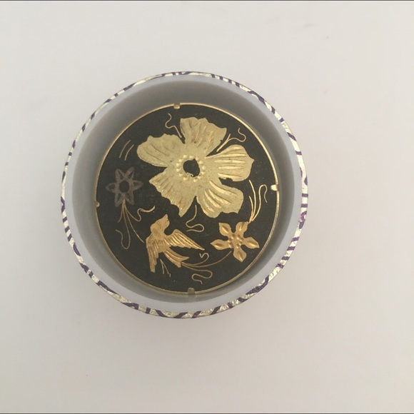 Vintage Floral Enamel Pin .Black/Gold. - Picture 2 of 5